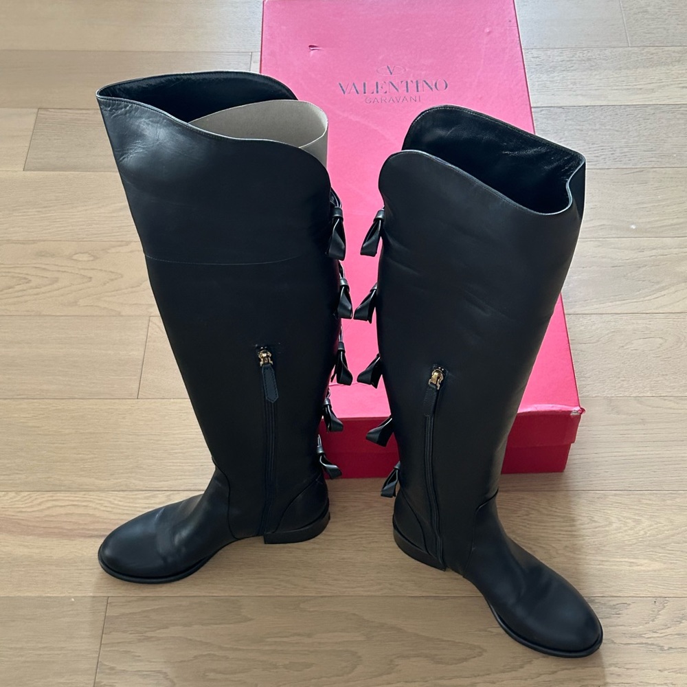 🛍️ NWOT Valentino Thigh High Black Leather Boots with Bow Detail on Back